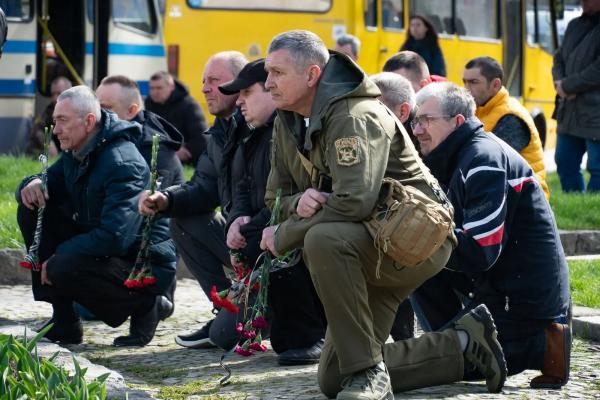  В Ужгороді провели в останню земну дорогу загиблого захисника – сержанта, гранатометника-електрика Михайла Козака 