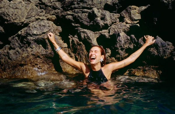 "Барбі-русалка": Дуа Ліпа в купальнику розповіла про пошуки себе під водою