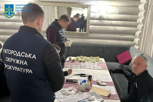  Начальника відділу Синевирської сільської ради затримали на хабарі за «вирішення» земельних питань 