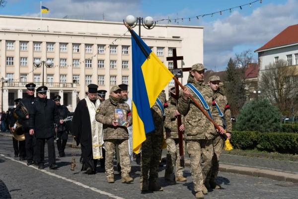  Із загиблим воїном, 31-річним солдатом Сергієм Нестеренком попрощалися сьогодні в Ужгороді 