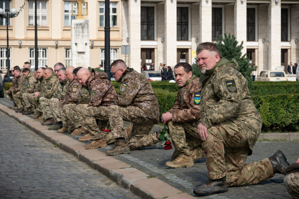  В Ужгороді провели в останню земну дорогу загиблого захисника – сержанта, гранатометника-електрика Михайла Козака 