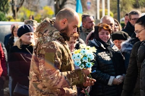  Із загиблим воїном, 31-річним солдатом Сергієм Нестеренком попрощалися сьогодні в Ужгороді 