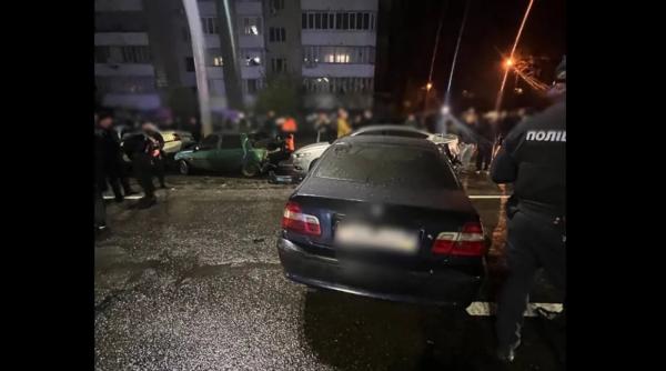 У Києві водій BMW напідпитку врізався у п’ять припаркованих авто, почалася бійка – фото