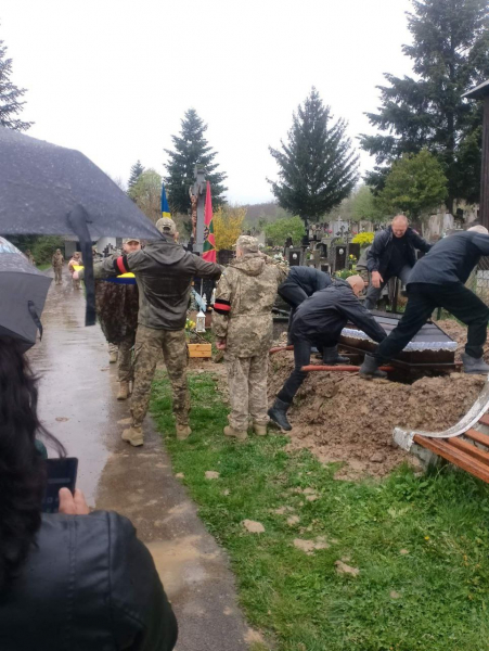 Закарпаття провело в останню дорогу полеглого Героя Івана Химинця