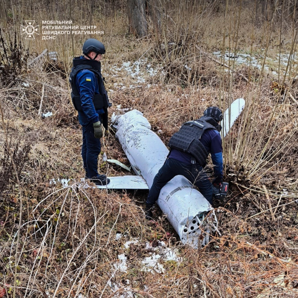 Рятувальники знайшли у Києві уламки російської ракети Х-55 – фото