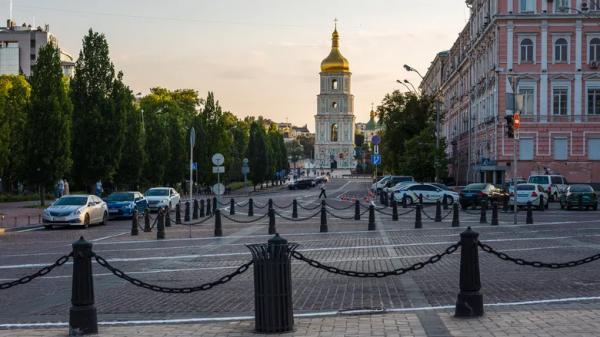 Вночі Росія атакувала Київ дронами, пошкоджено тепломагістраль