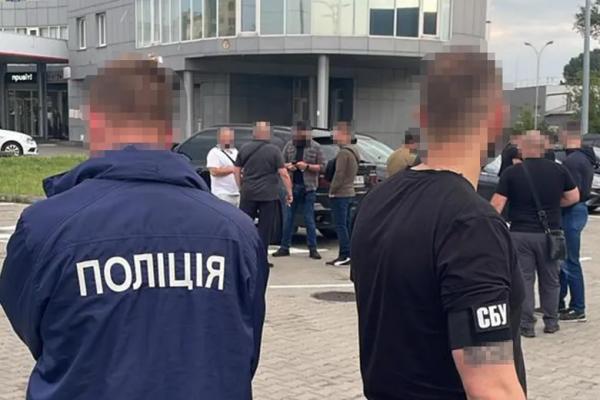 СБУ і поліція проводять перевірки у Деснянському районі Києва