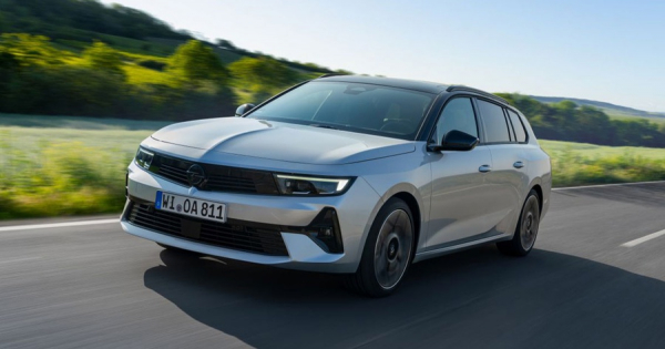 Opel Astra Sports Tourer Hybrid проїхав понад 1200 км на одному баку