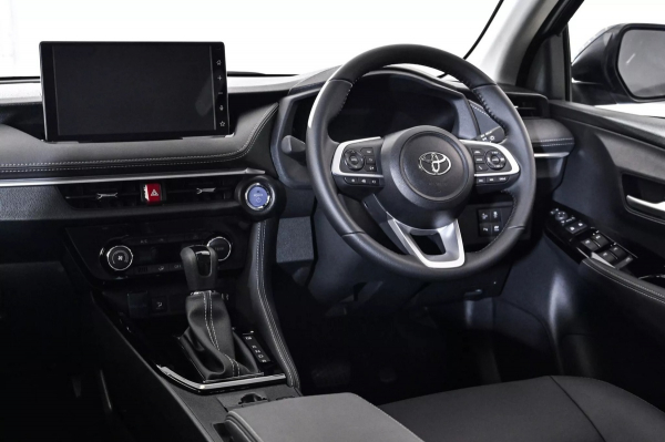 Найменший седан Toyota отримав версію GR Sport із гібридною силовою установкою