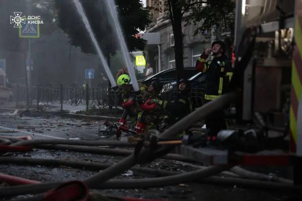 Росія масовано атакувала Київ "шахедами": вбила двох людей, ще 26 поранено – відео, фото