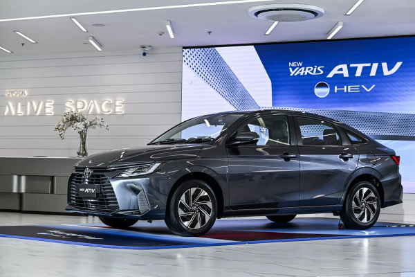 Найменший седан Toyota отримав версію GR Sport із гібридною силовою установкою