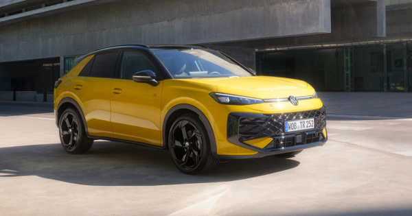 Volkswagen представив компактний кросовер T-Roc другого покоління. Який двигун для України?