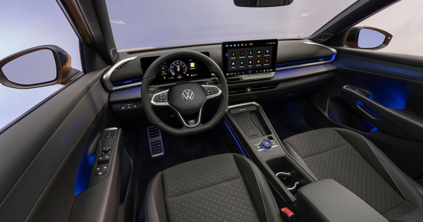 Volkswagen представив компактний кросовер T-Roc другого покоління. Який двигун для України?
