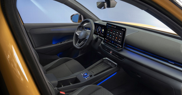 Volkswagen представив компактний кросовер T-Roc другого покоління. Який двигун для України?