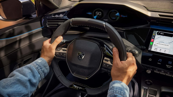 Peugeot 308 після оновлення отримав гібридні, електричну та дизельну модифікації