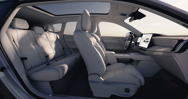 Новий Volvo XC70 став першим плагін-гібридом марки з електричним запасом ходу понад 200 км
