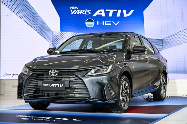 Найменший седан Toyota отримав версію GR Sport із гібридною силовою установкою