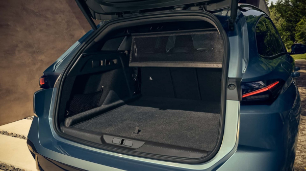 Peugeot 308 після оновлення отримав гібридні, електричну та дизельну модифікації