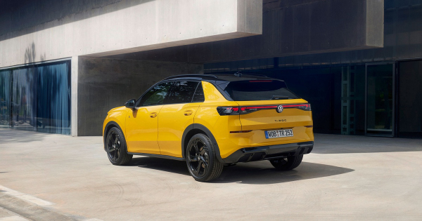 Volkswagen представив компактний кросовер T-Roc другого покоління. Який двигун для України?