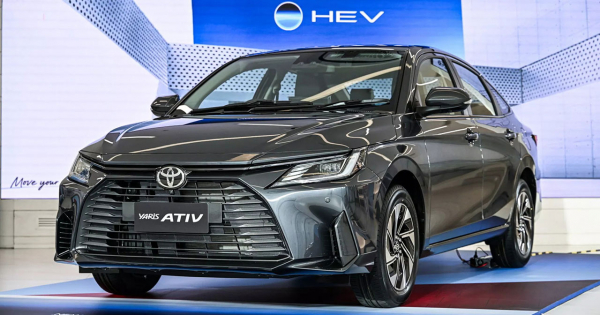 Найменший седан Toyota отримав версію GR Sport із гібридною силовою установкою