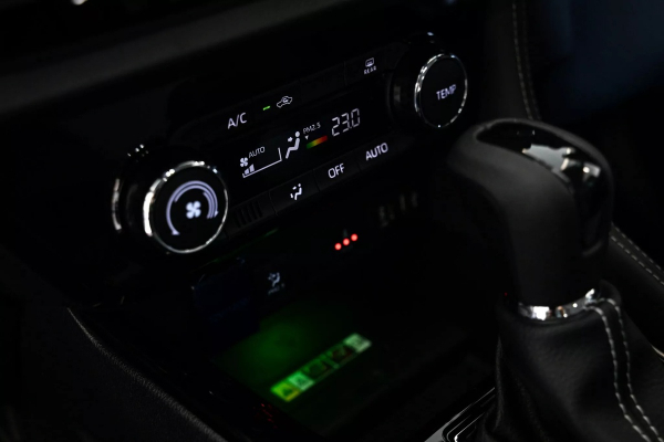 Найменший седан Toyota отримав версію GR Sport із гібридною силовою установкою