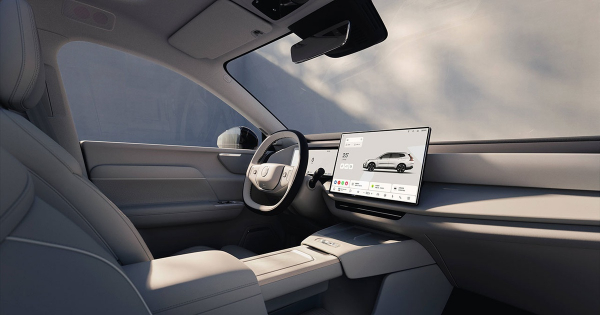 Новий Volvo XC70 став першим плагін-гібридом марки з електричним запасом ходу понад 200 км