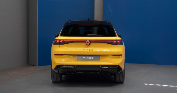 Volkswagen представив компактний кросовер T-Roc другого покоління. Який двигун для України?