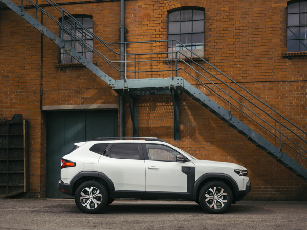 Dacia Duster перетворили на пікап із мініатюрною вантажною платформою