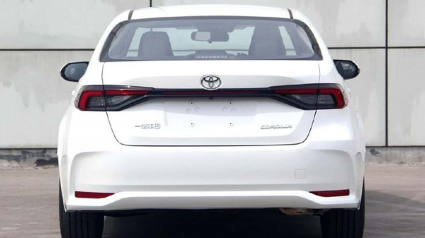 Такий дизайн отримає оновлений седан Toyota Corolla