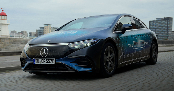Mercedes-Benz EQS із експериментальною батареєю проїхав 1 205 км на одній зарядці