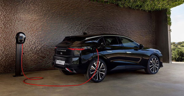 Представлений повністю електричний DS No.4 E-Tense із запасом ходу 450 км
