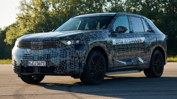 BMW готує водневий iX5 із запасом ходу понад 500 км