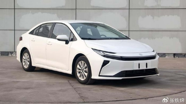 Такий дизайн отримає оновлений седан Toyota Corolla
