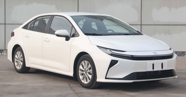 Такий дизайн отримає оновлений седан Toyota Corolla