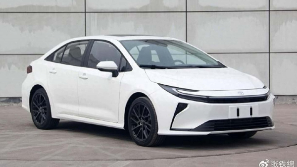 Такий дизайн отримає оновлений седан Toyota Corolla