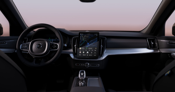 Оновлений Volvo XC90 вперше доступний у версії Black Edition