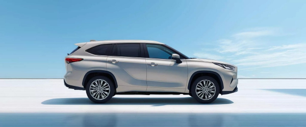 Китайський Toyota Highlander 2026 отримав більший екран, ніж американська версія