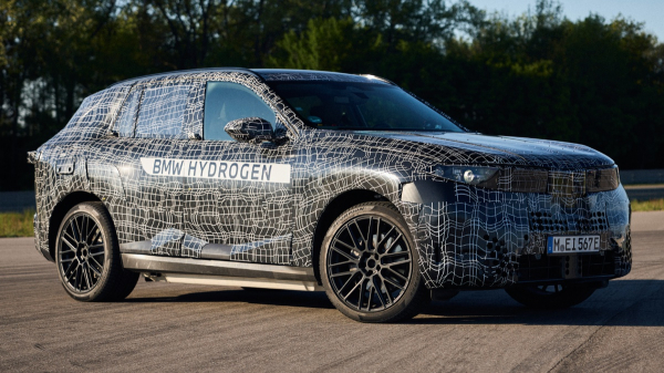 BMW готує водневий iX5 із запасом ходу понад 500 км