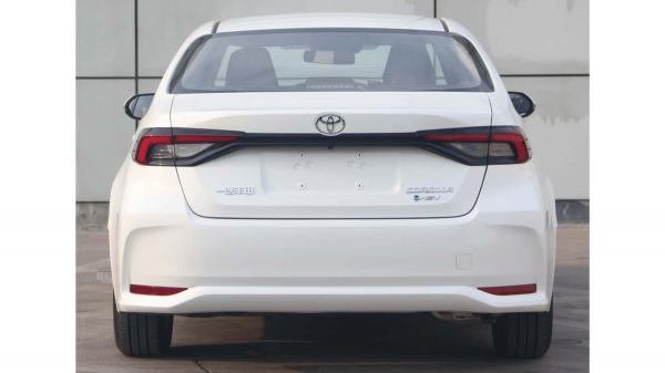 Такий дизайн отримає оновлений седан Toyota Corolla