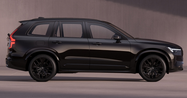 Оновлений Volvo XC90 вперше доступний у версії Black Edition