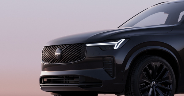 Оновлений Volvo XC90 вперше доступний у версії Black Edition