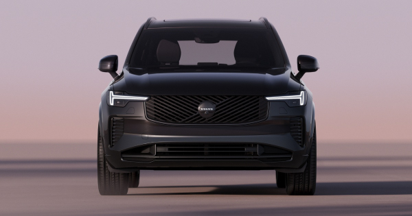 Оновлений Volvo XC90 вперше доступний у версії Black Edition