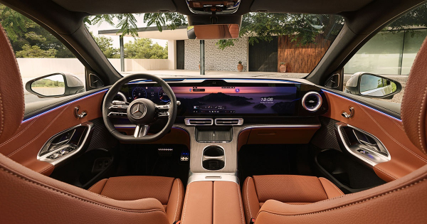 Новий Mercedes-Benz GLC EQ отримав величезну LED "решітку" та запас ходу до 713 км