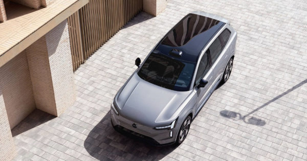 Volvo EX90 2026 перейшов на 800-вольтову архітектуру