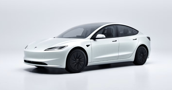 Tesla представила найдешевшу версію Model 3