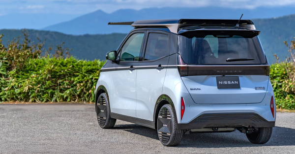 Nissan створив розсувну сонячну панель для електромобіля Sakura Nissan створив розсувну сонячну панель для електромобіля Sakura
