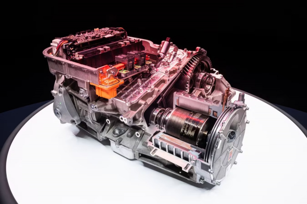 Ferrari показала скелет свого першого електромобіля - Ferrari Elettrica