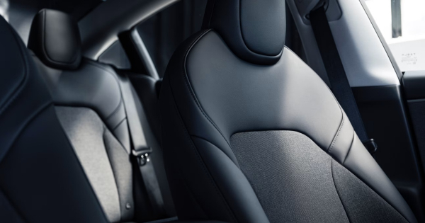 Tesla представила найдешевшу версію Model 3