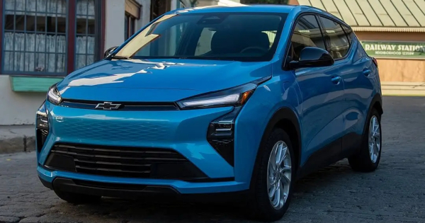 Chevrolet повертає Bolt у продаж із новою батареєю та роз'ємом стандарту Tesla