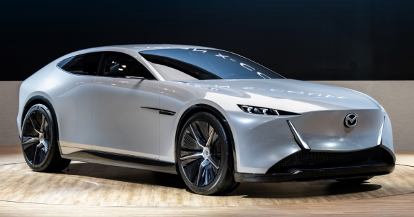 Mazda Vision X-Coupe дебютував з електромотором і роторним двигуном Mazda Vision X-Coupe дебютував з електромотором і роторним двигуном